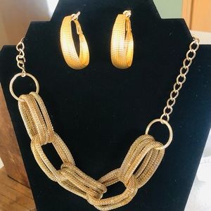 Set necklace with earrings